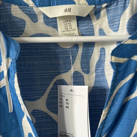 H&M Blue and White Abstract Dress - Picture 2 of 4